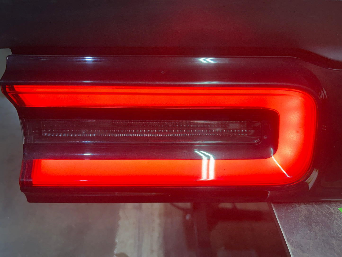 2015-2023 DODGE CHALLENGER TRUNK CENTER TAIL LIGHT LAMP ASSEMBLY SATIN BLACK OEM