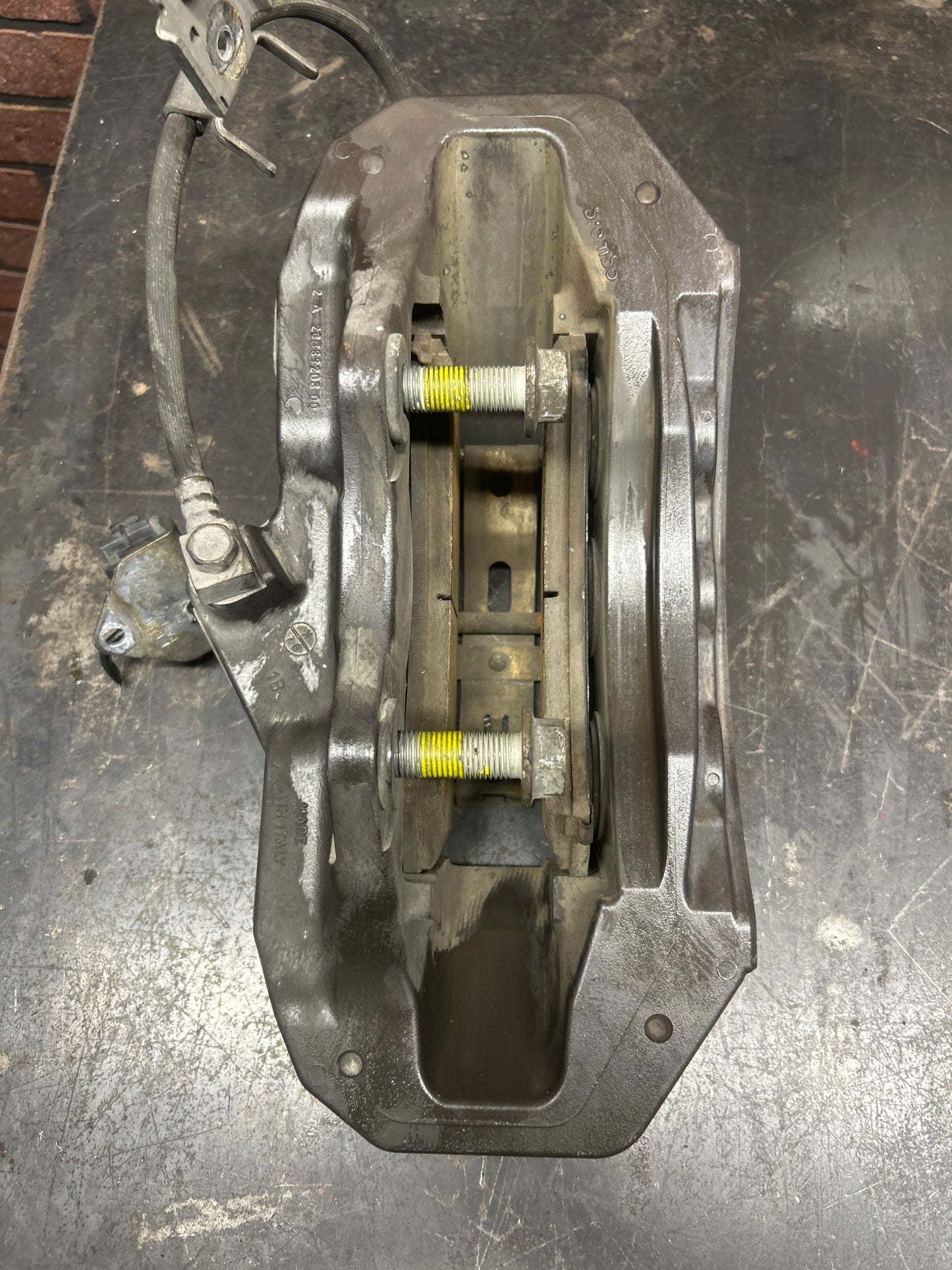 15-21 Dodge Charger/Challenger Scatpack/Hellcat 6 Piston Brembo Brake Calipers