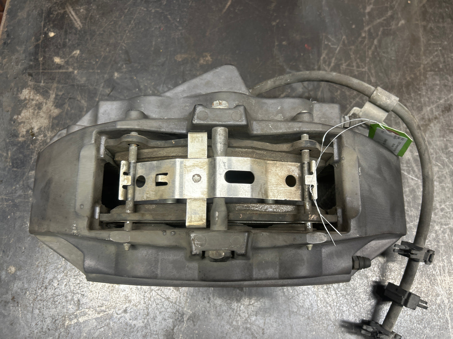 15-21 Dodge Charger/Challenger Scatpack/Hellcat 6 Piston Brembo Brake Calipers