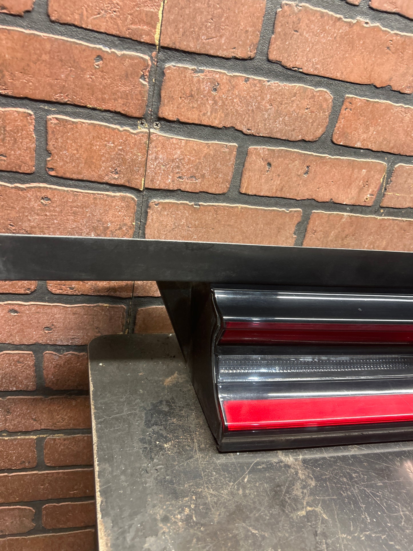 2015-2023 DODGE CHALLENGER TRUNK CENTER TAIL LIGHT LAMP ASSEMBLY SATIN BLACK OEM