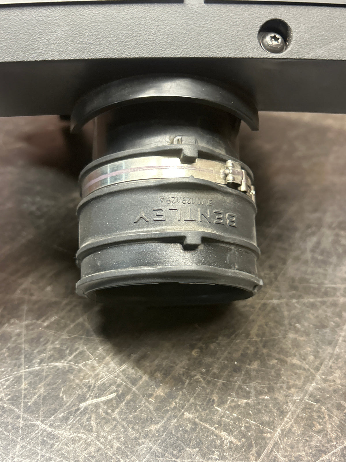 13-18 Bentley Continental Gt Gtc Flying Spur Right filter Air Box 3W0129601F