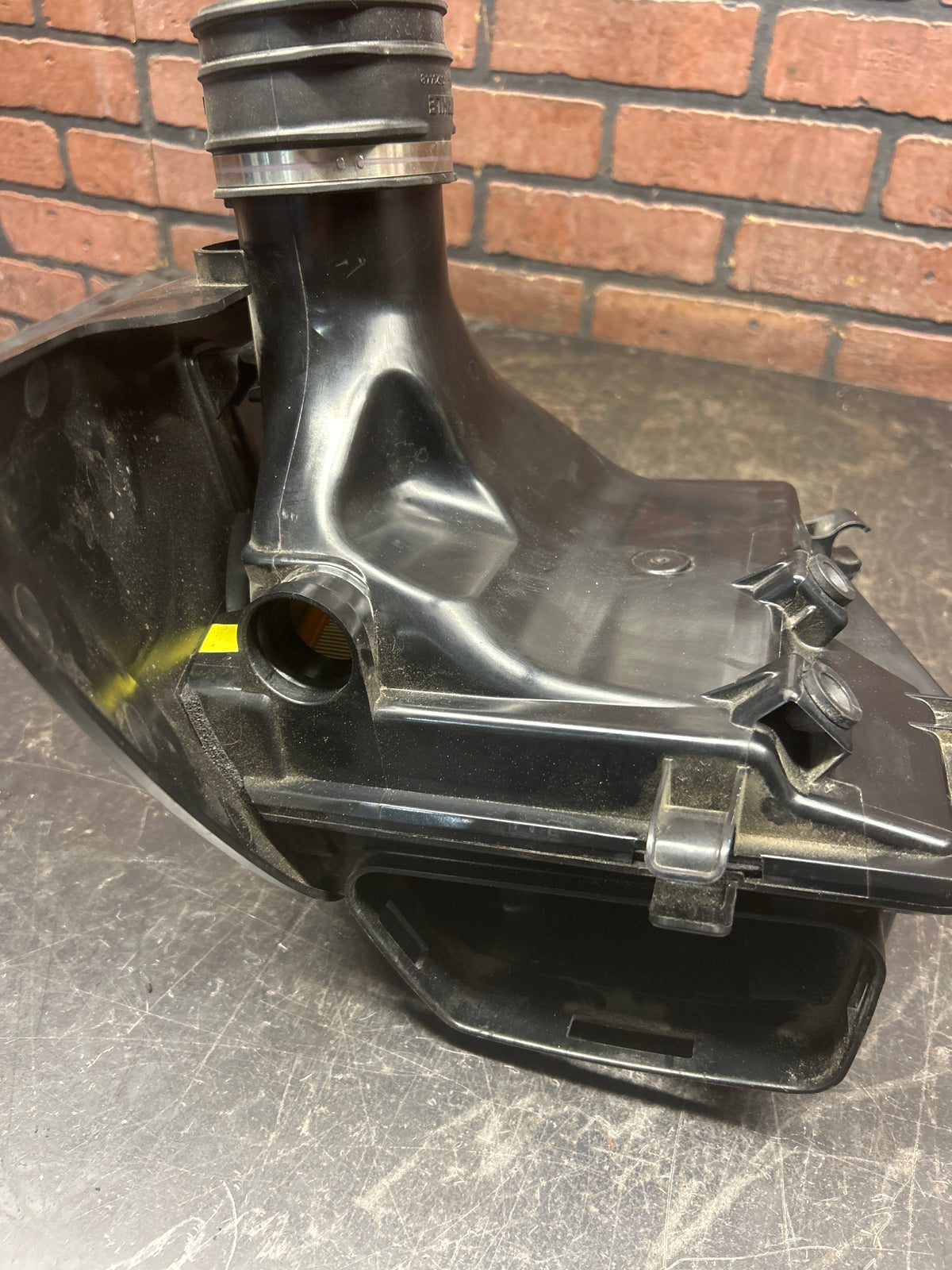 13-18 Bentley Continental Gt Gtc Flying Spur Right filter Air Box 3W0129601F