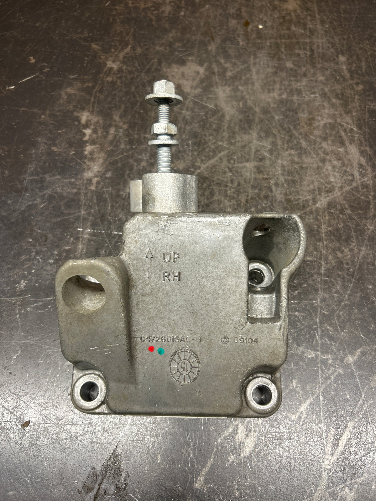 10-23 DODGE CHALLENGER CHARGER MOUNT ENGINE BEARING RIGHT 04726016AC
