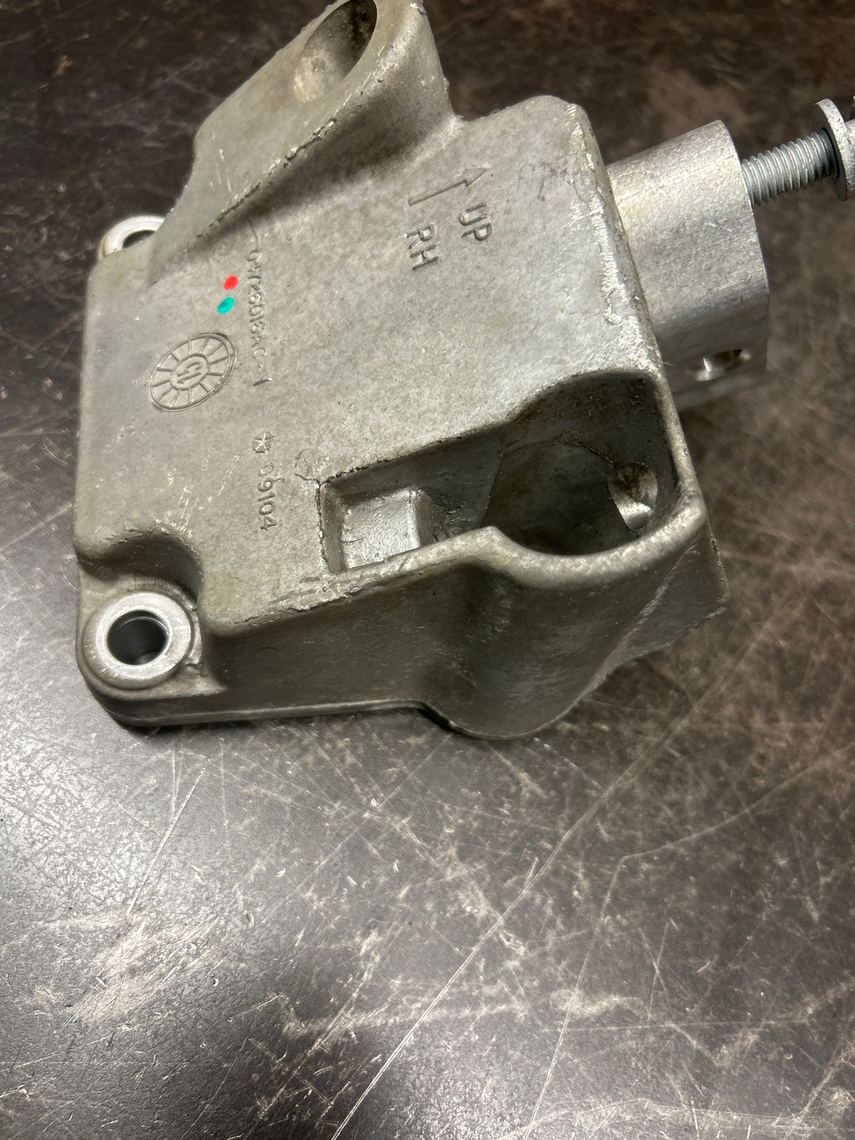 10-23 DODGE CHALLENGER CHARGER MOUNT ENGINE BEARING RIGHT 04726016AC