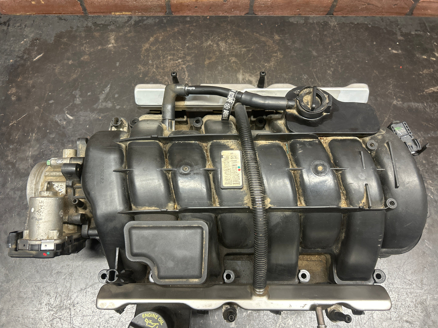 09-12 Dodge Jeep Chrysler 5.7L Upper Intake Manifold W/Fuel Rail OEM 68048131AC