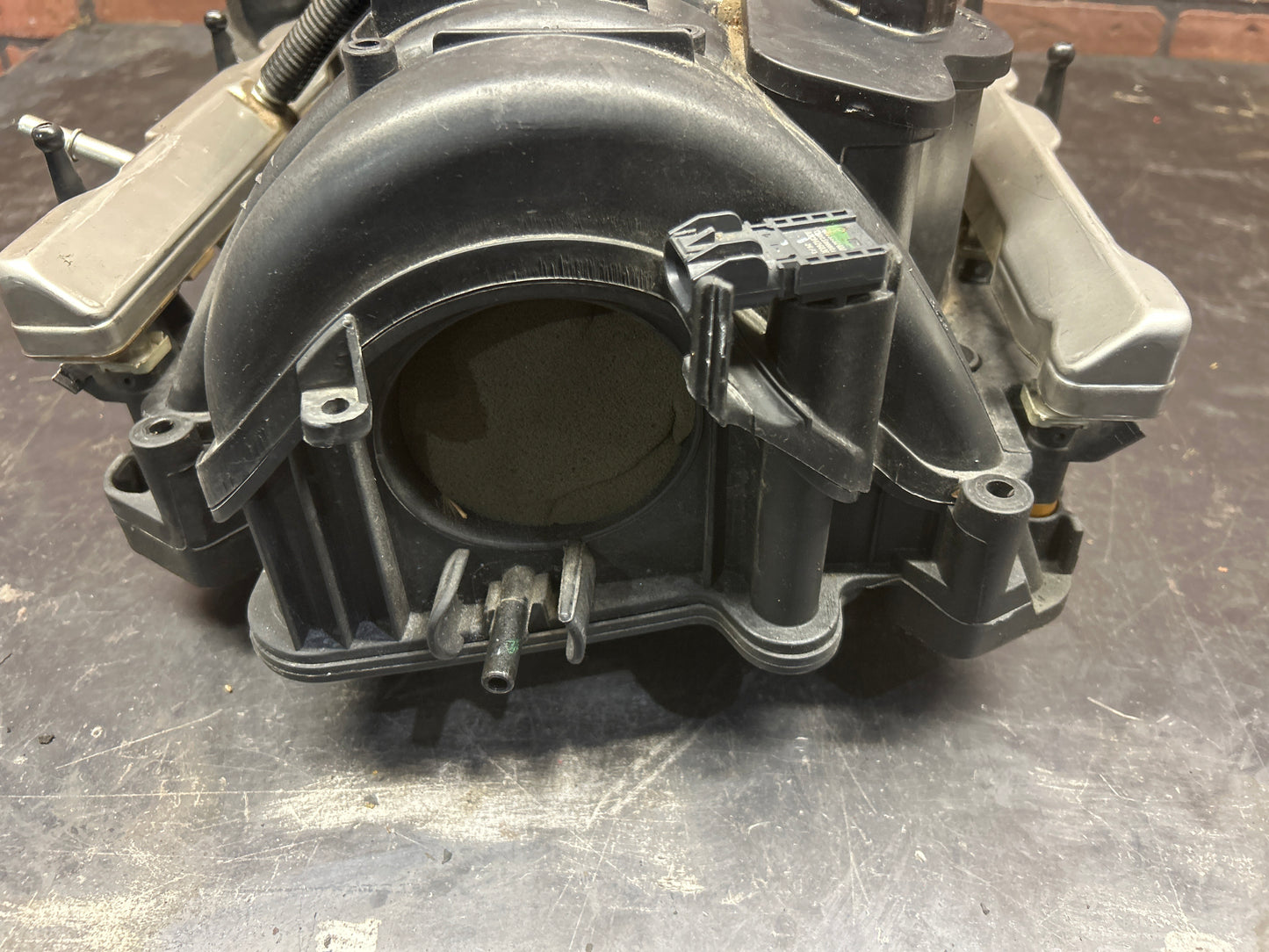 09-12 Dodge Jeep Chrysler 5.7L Upper Intake Manifold W/Fuel Rail OEM 68048131AC