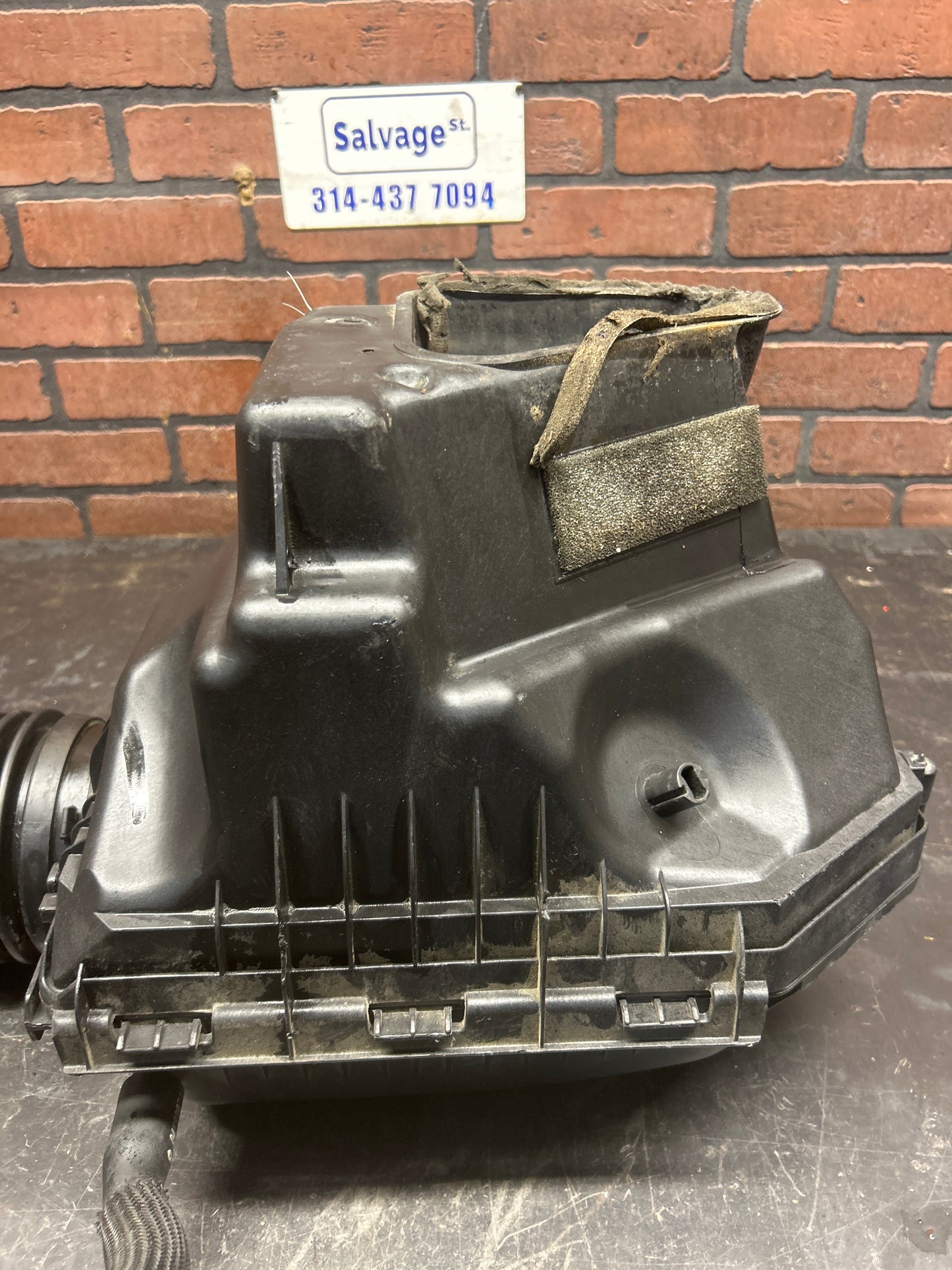 11-24 Dodge Charger 5.7 Air Intake Duct Hose Housing Filter Box OEM 4861940AC