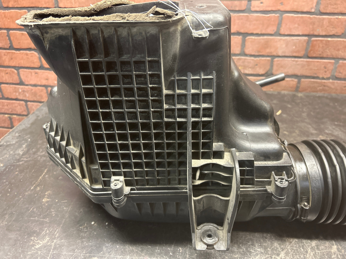 11-24 Dodge Charger 5.7 Air Intake Duct Hose Housing Filter Box OEM 4861940AC