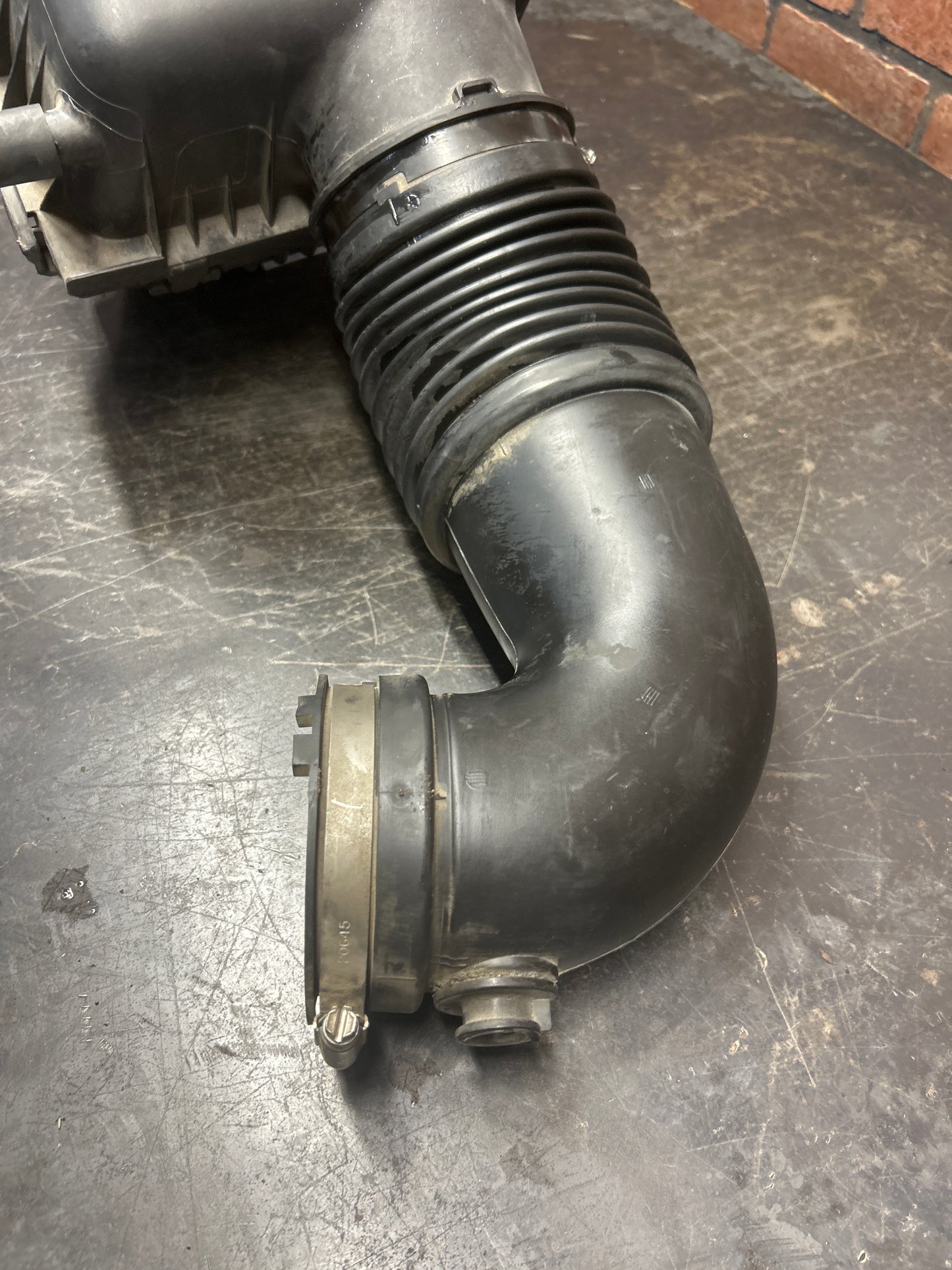 11-24 Dodge Charger 5.7 Air Intake Duct Hose Housing Filter Box OEM 4861940AC