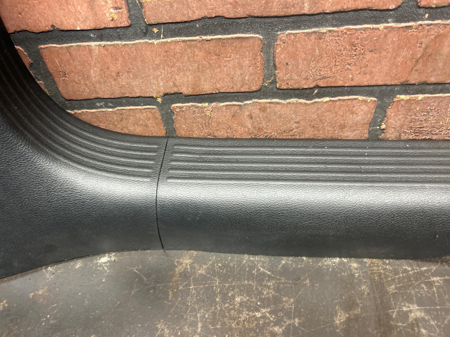 2015-2023 DODGE CHALLENGER HELLCAT FRONT RIGHT DOOR SILL SCUFF PLATE TRIM COVER