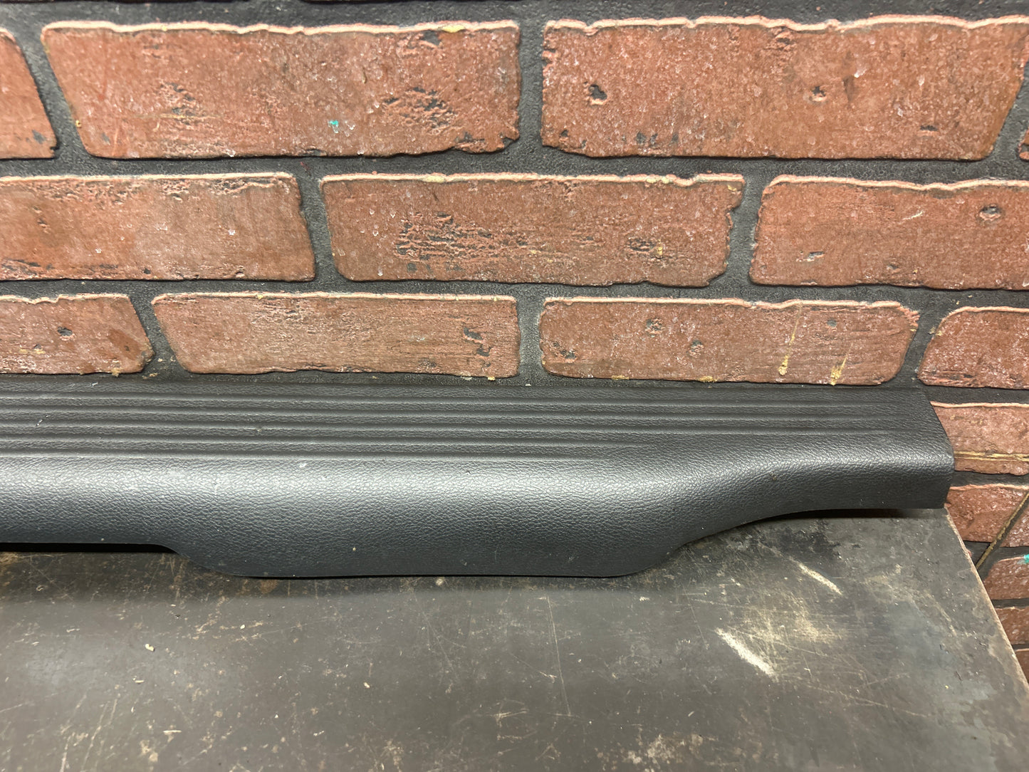 2015-2023 DODGE CHALLENGER HELLCAT FRONT RIGHT DOOR SILL SCUFF PLATE TRIM COVER