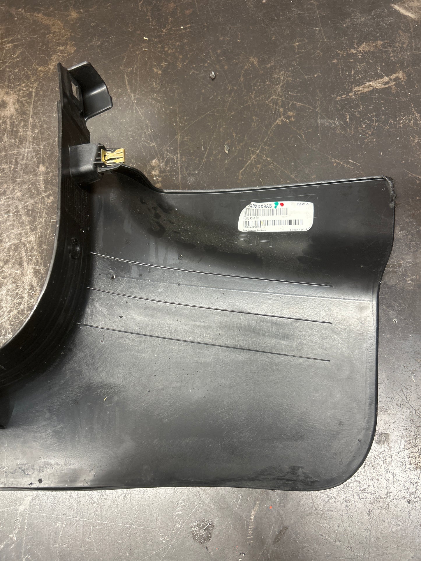 2015-2023 DODGE CHALLENGER HELLCAT FRONT RIGHT DOOR SILL SCUFF PLATE TRIM COVER