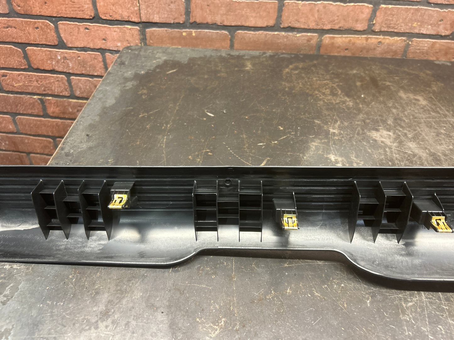 2015-2023 DODGE CHALLENGER HELLCAT FRONT RIGHT DOOR SILL SCUFF PLATE TRIM COVER