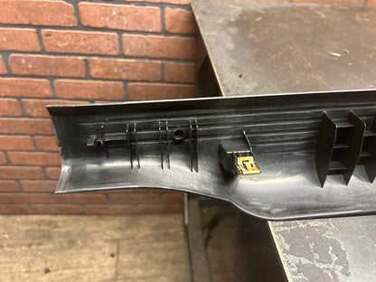 2015-2023 DODGE CHALLENGER HELLCAT FRONT RIGHT DOOR SILL SCUFF PLATE TRIM COVER