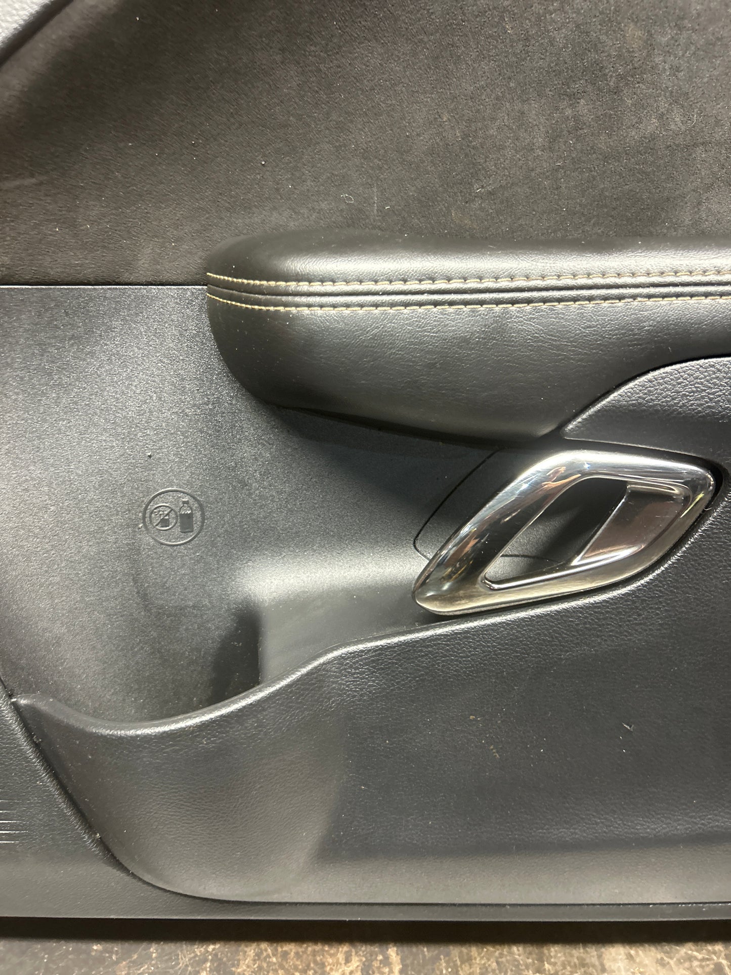 15-23 DODGE CHALLENGER HELLCAT F/RIGHT INTERIOR DOOR PANEL 5SL723X9AH OEM