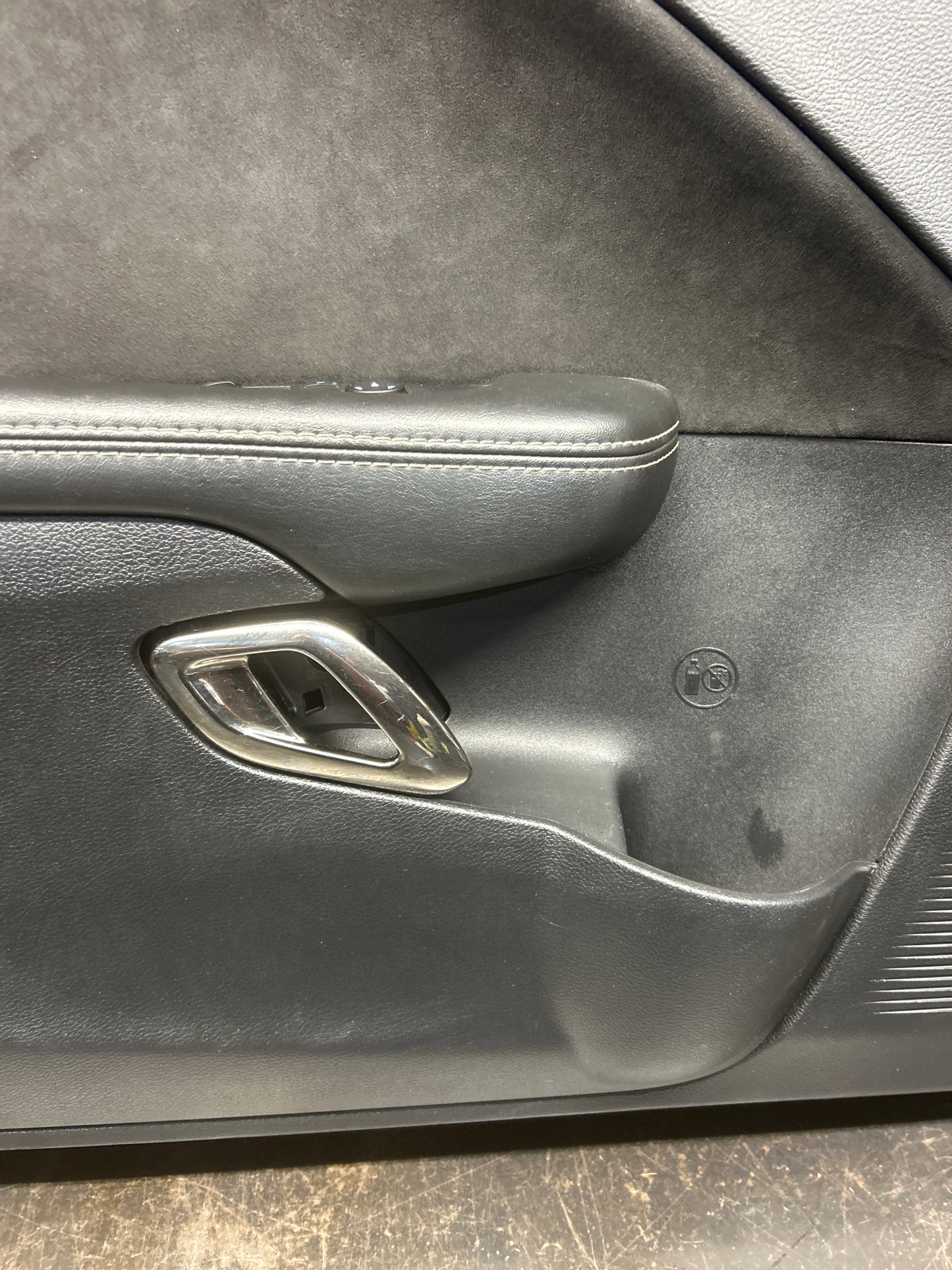 15-23 DODGE CHALLENGER HELLCAT F/ LEFT INTERIOR DOOR PANEL AI50426DX9009 OEM