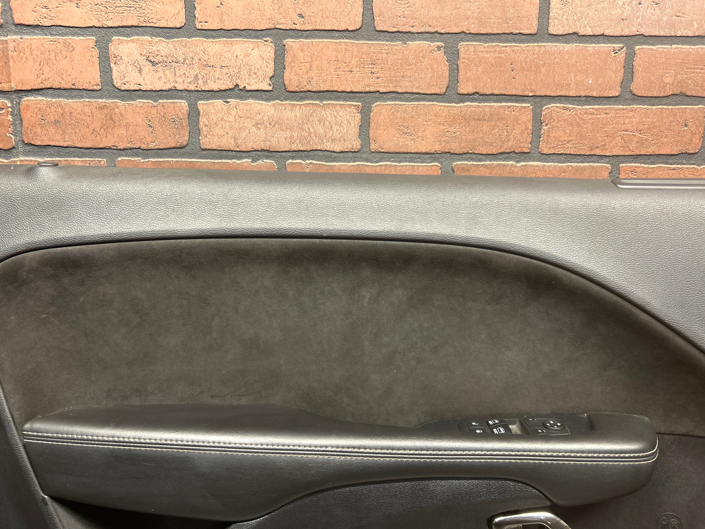 15-23 DODGE CHALLENGER HELLCAT F/ LEFT INTERIOR DOOR PANEL AI50426DX9009 OEM