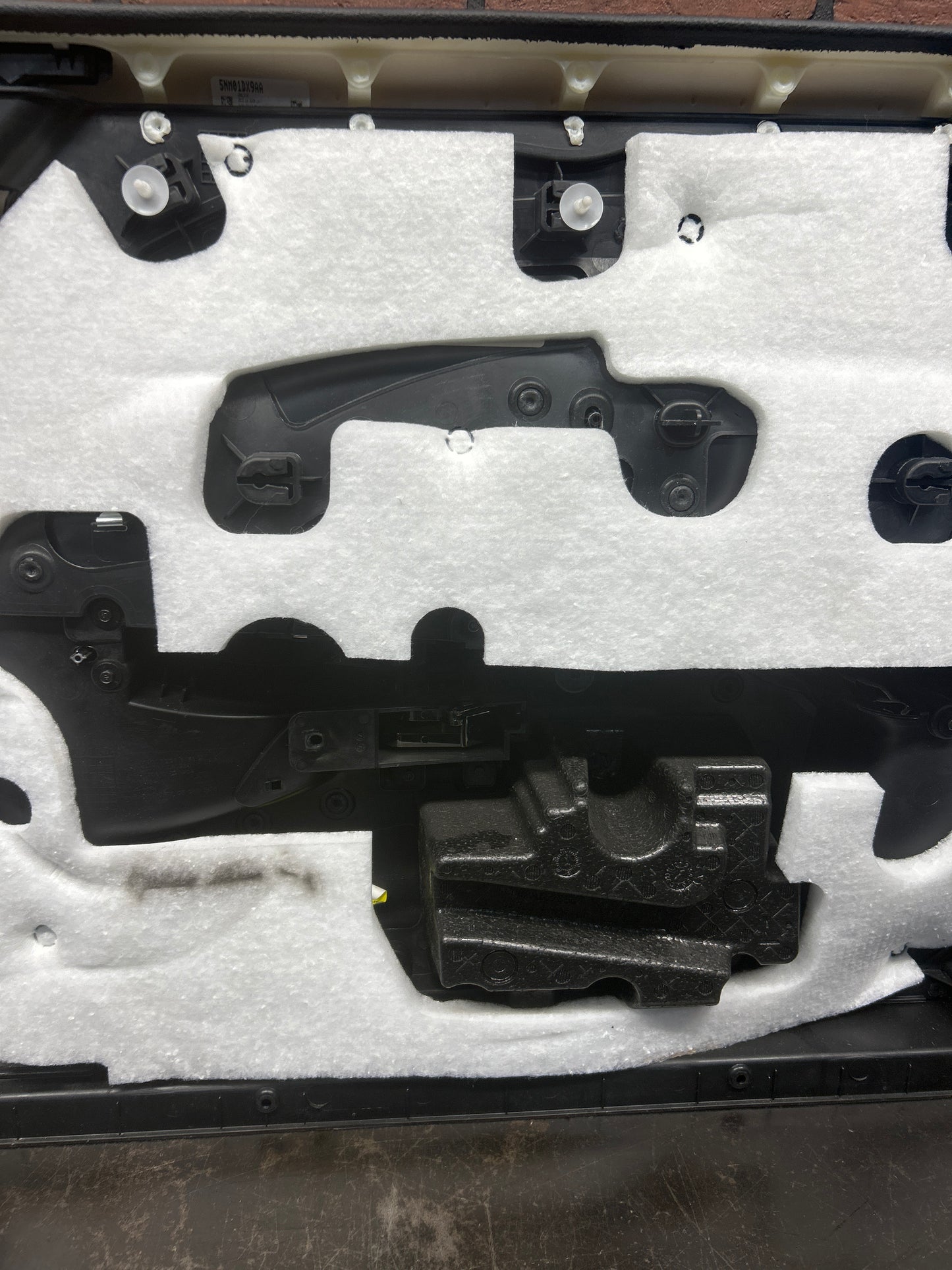 15-23 DODGE CHALLENGER HELLCAT F/ LEFT INTERIOR DOOR PANEL AI50426DX9009 OEM