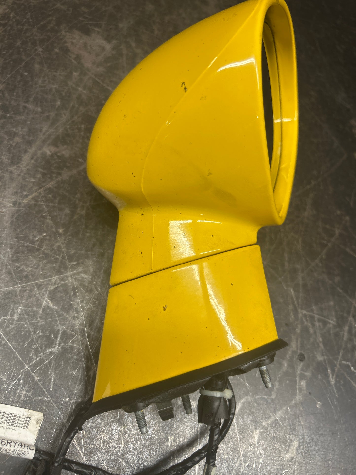 2015-2019 DODGE CHALLENGER HELLCAT YELLOW FRONT RIGHT SIDE VIEW DOOR MIRROR OEM