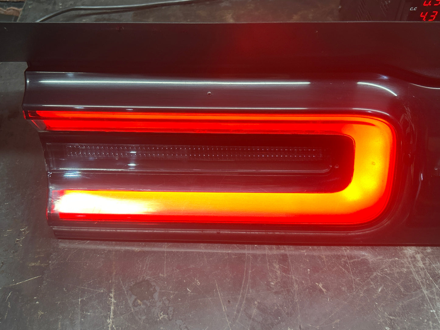 15-23 Dodge Challenger Rear Center Trunk LED OEM Taillight Assembly 68195784AF