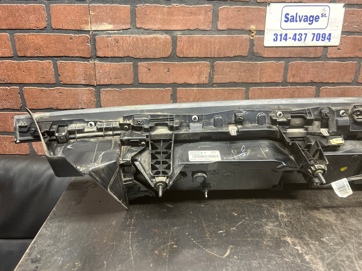 15-23 Dodge Challenger Rear Center Trunk LED OEM Taillight Assembly 68195784AF