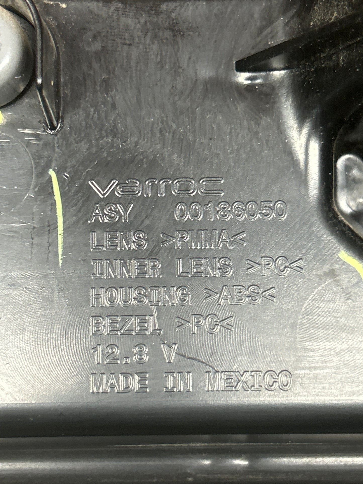 15-23 Dodge Challenger Rear Center Trunk LED OEM Taillight Assembly 68195784AF