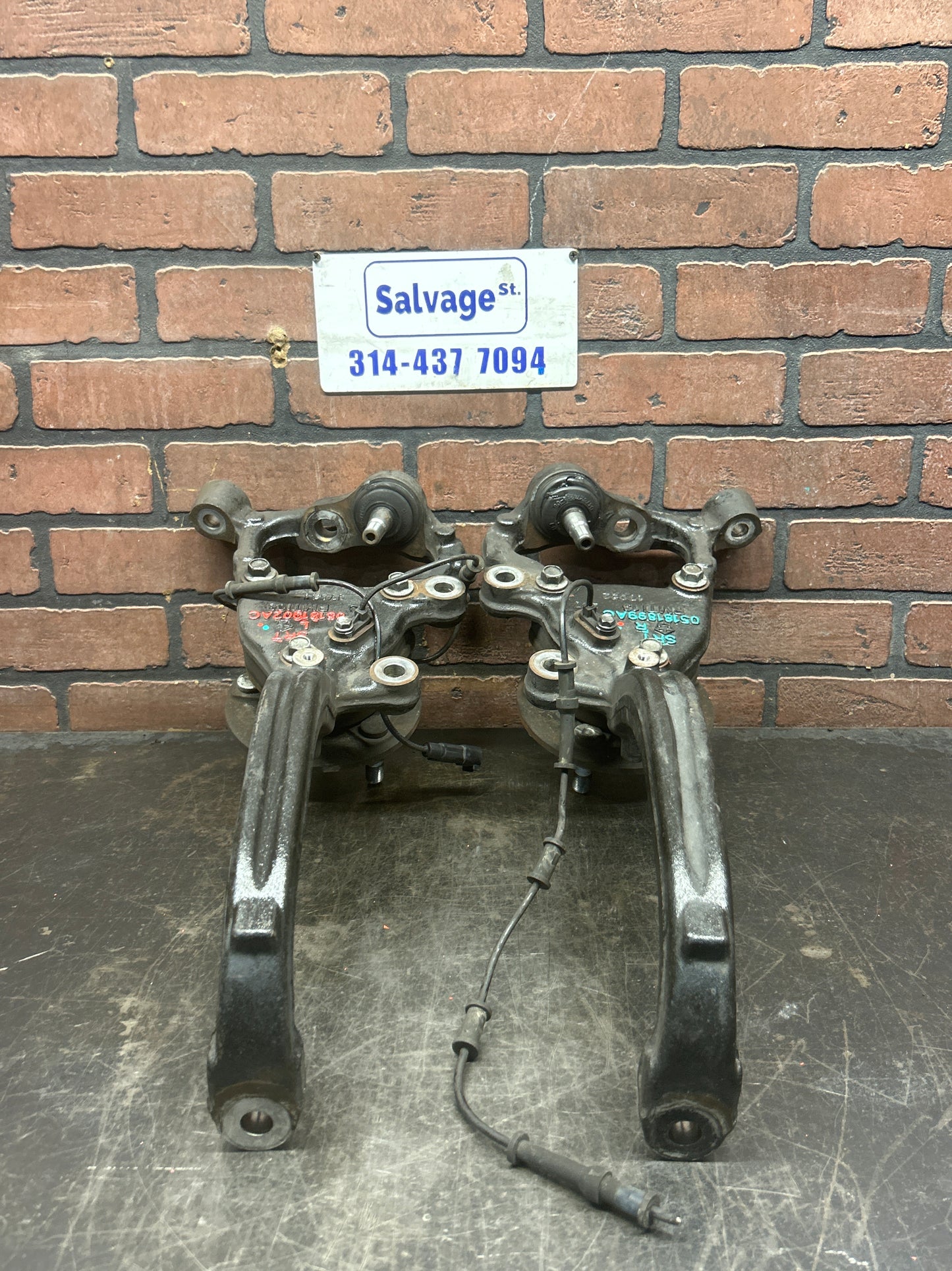15-23 DODGE CHARGER/CHALLENGER FRONT SPINDLE KNUCKLE PAIR 6 PISTON BREMBO SWAP