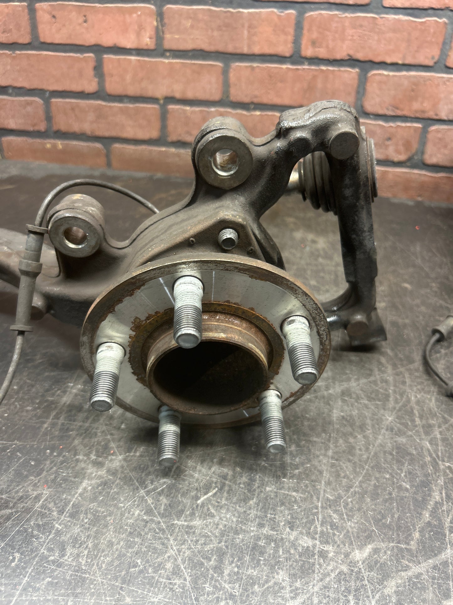 15-23 DODGE CHARGER/CHALLENGER FRONT SPINDLE KNUCKLE PAIR 6 PISTON BREMBO SWAP