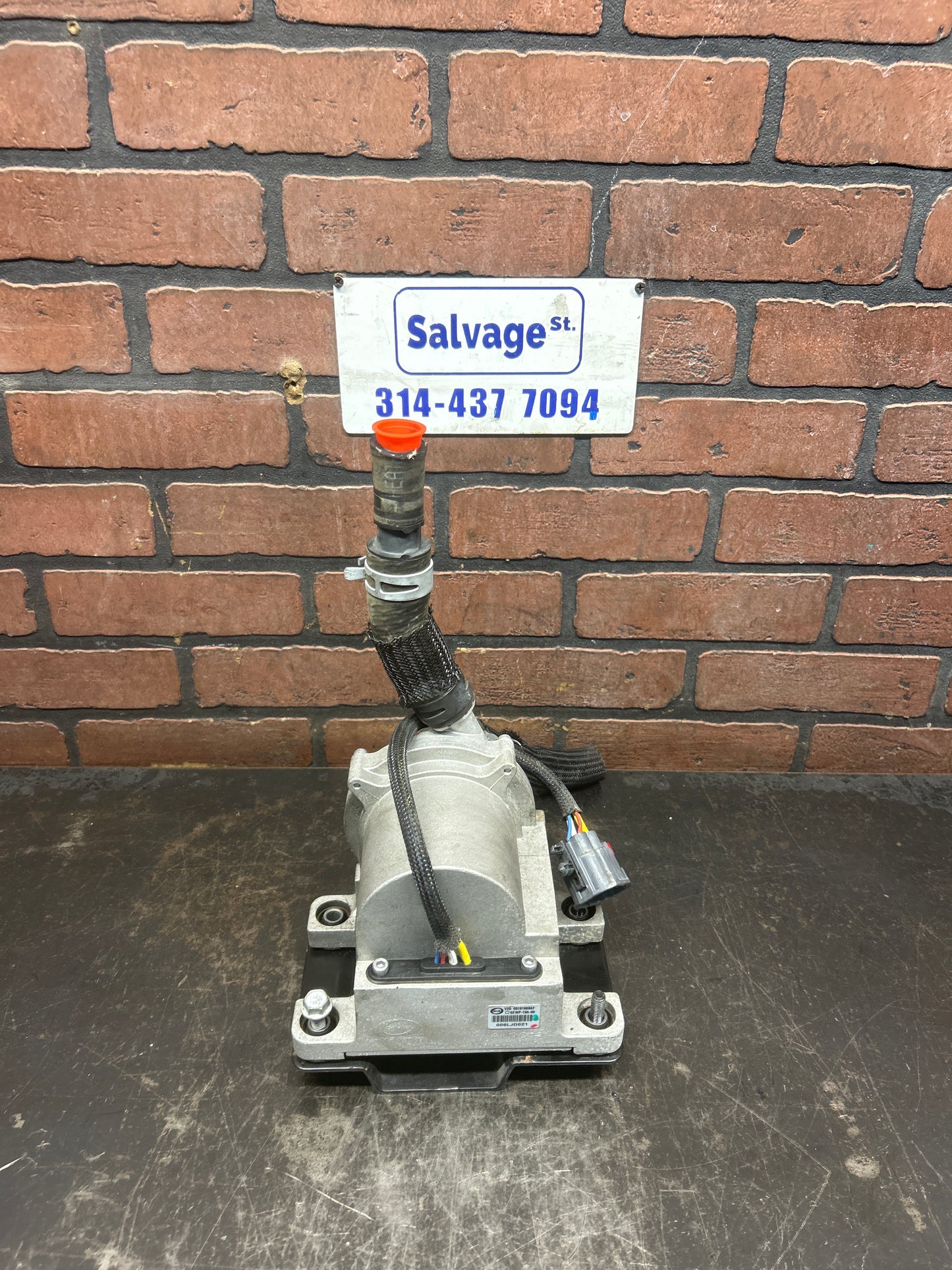 15-17 Dodge Charger Challenger Auxiliary Coolant Pump 6.2L 05181868AF OEM