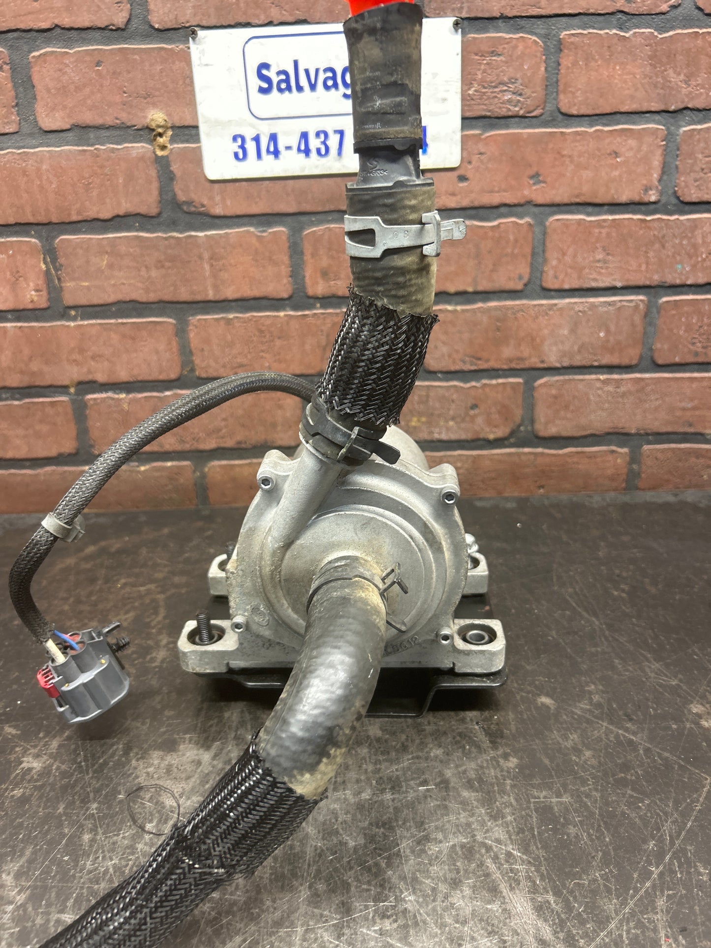 15-17 Dodge Charger Challenger Auxiliary Coolant Pump 6.2L 05181868AF OEM