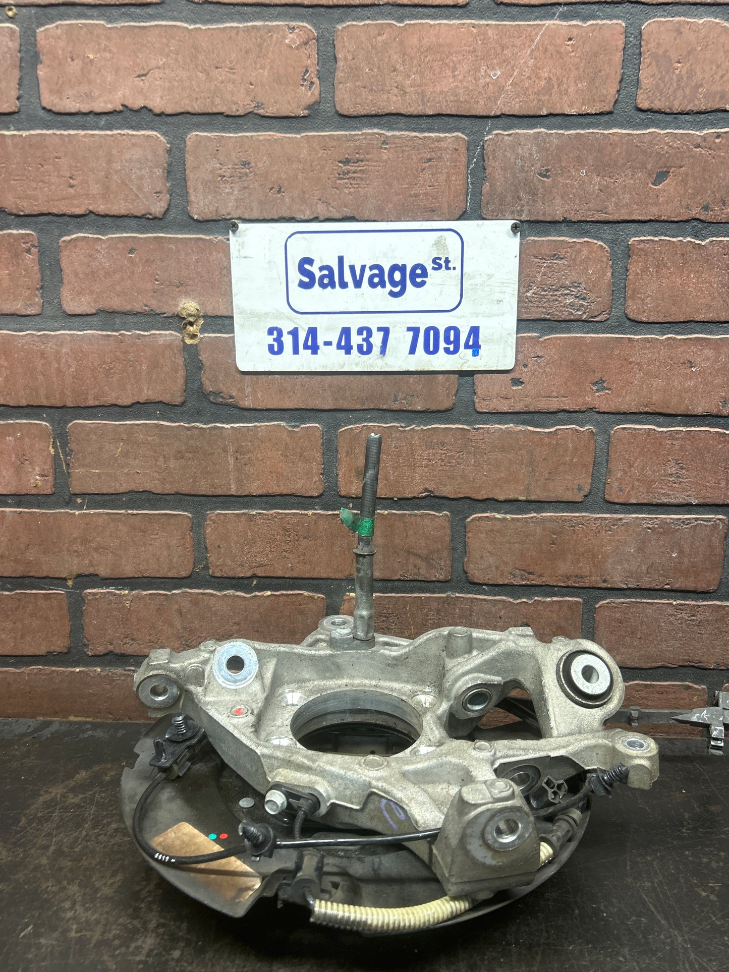 2015-2023 Challenger/Charger Hellcat SRT Rear LH RH Spindles/Knuckles W/O Hub