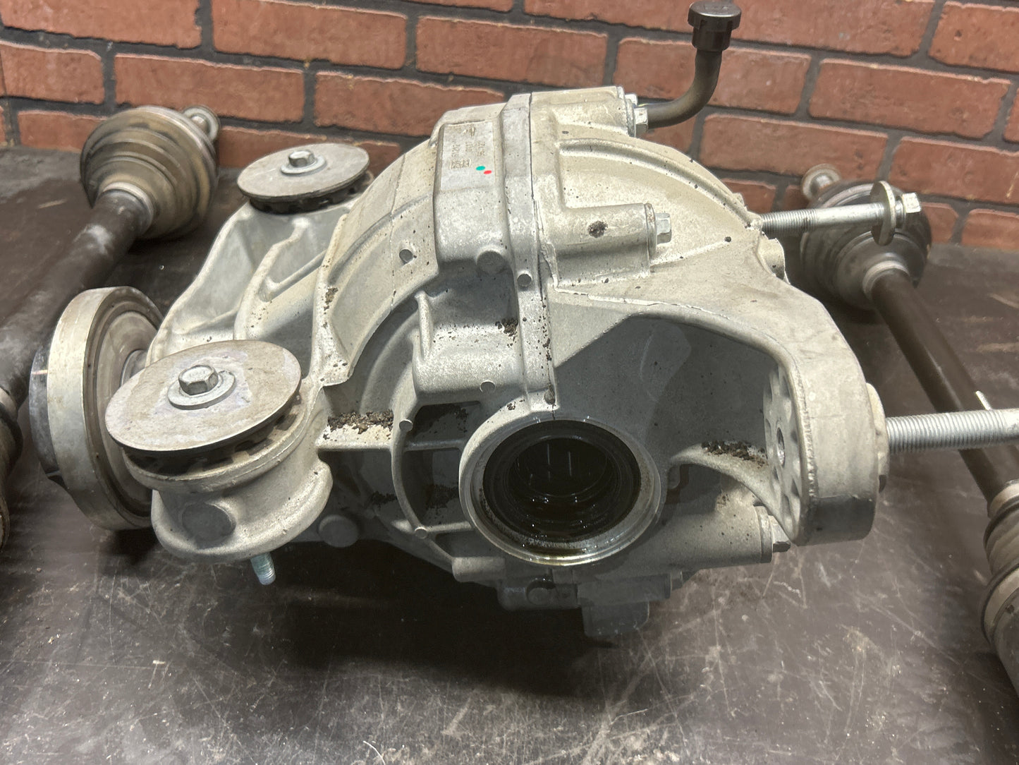 15-23 Challenger SRT Hellcat Manual 3.70 LSD Rear Differential Axle Hub Swap Kit