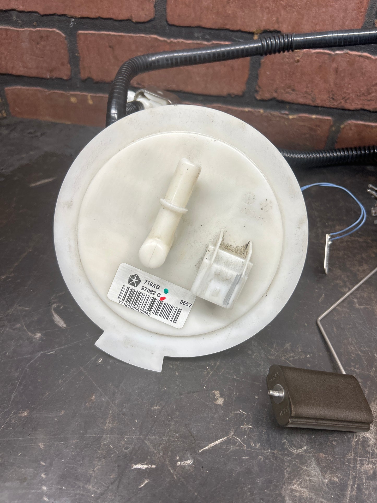 2015-2023 DODGE CHARGER CHALLENGER HELLCAT TANK MOUNTED FUEL PUMP SET LEFT OEM
