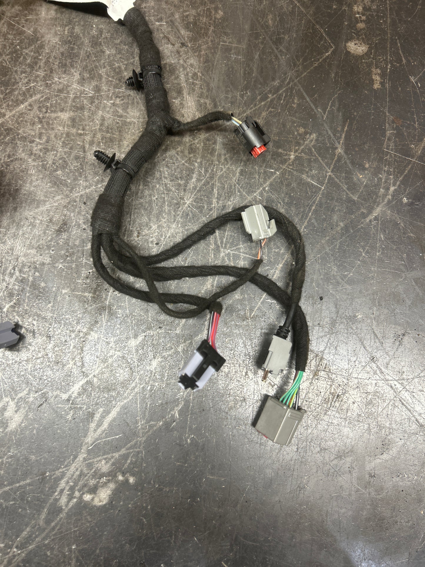 16-18 CHALLENGER HELLCAT MANUAL TRANS CENTER CONSOLE WIRE HARNESS 68288953AA OEM