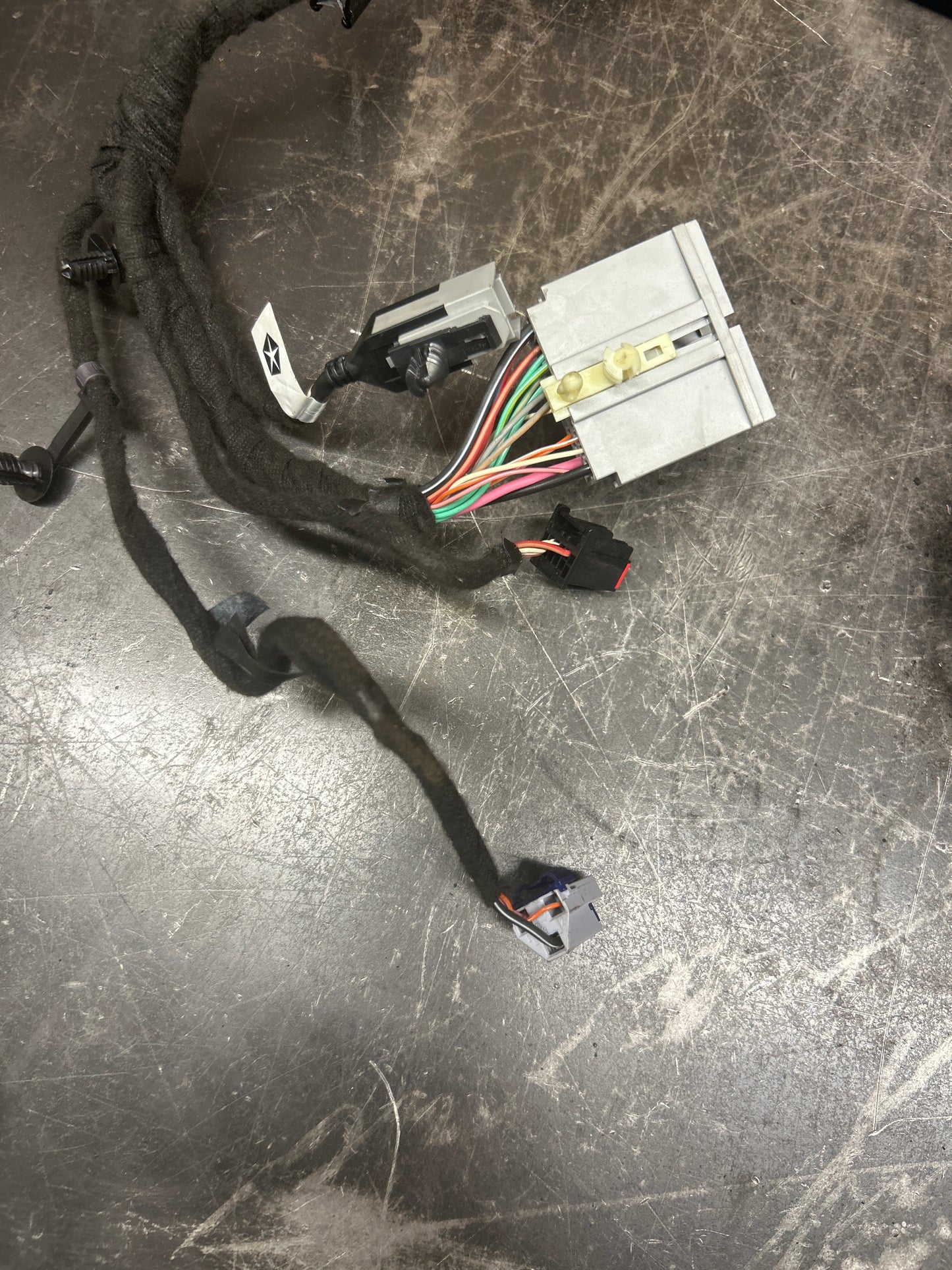 16-18 CHALLENGER HELLCAT MANUAL TRANS CENTER CONSOLE WIRE HARNESS 68288953AA OEM