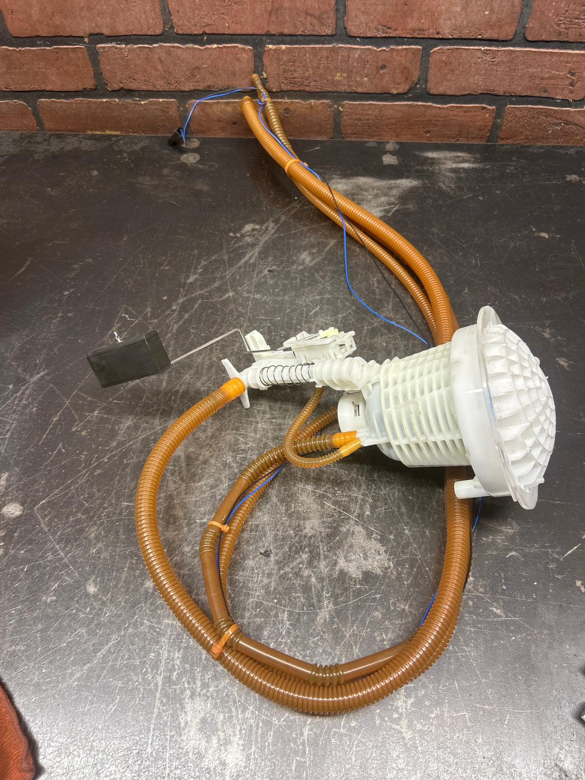 15-23 DODGE CHARGER CHALLENGER 300 TANK MOUNTED FUEL PUMP SET LEFT & RIGHT OEM