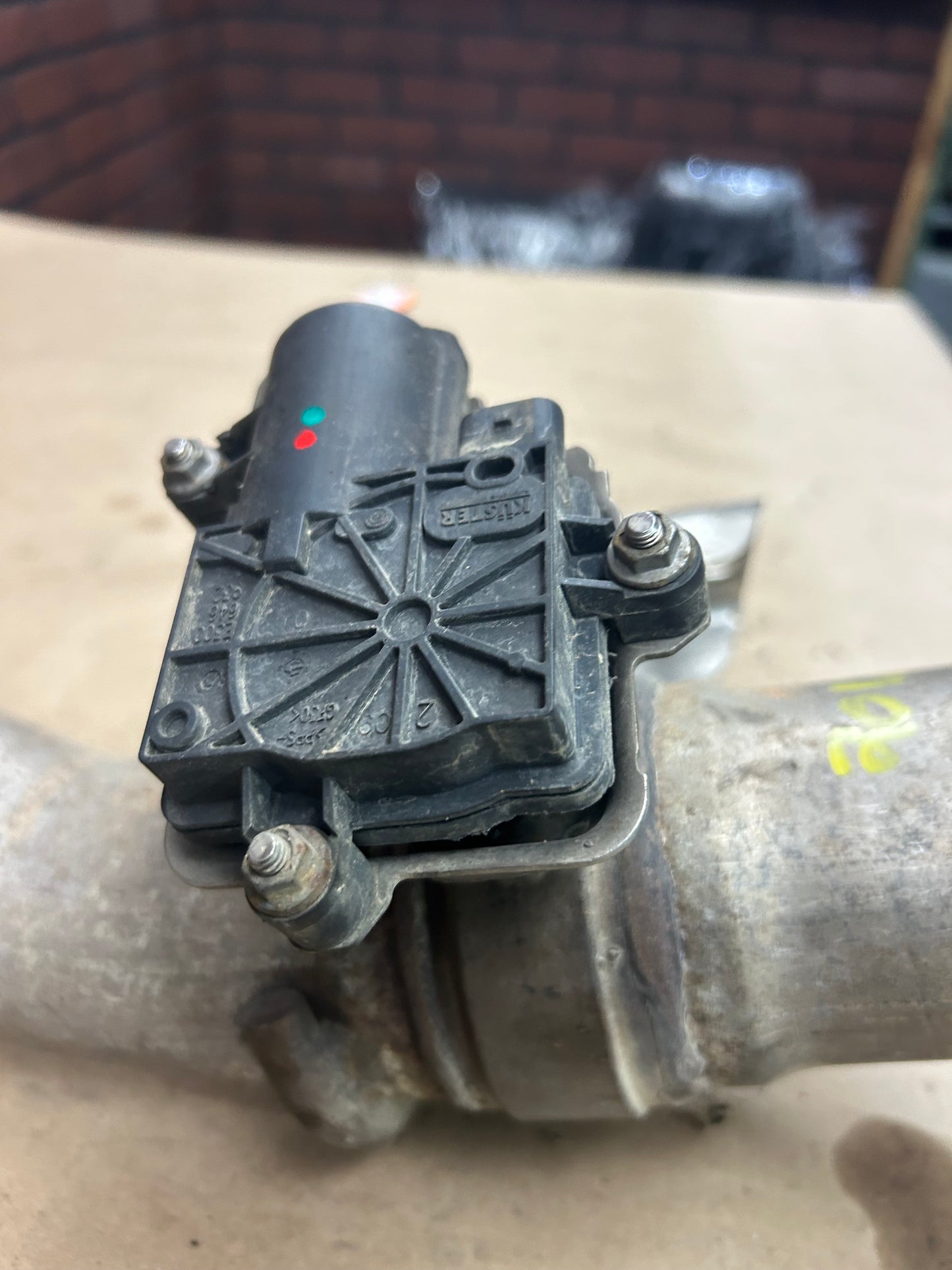 15-23 Dodge Challenger Charger 300 Passenger Exhaust Valve Actuator 68505893AA