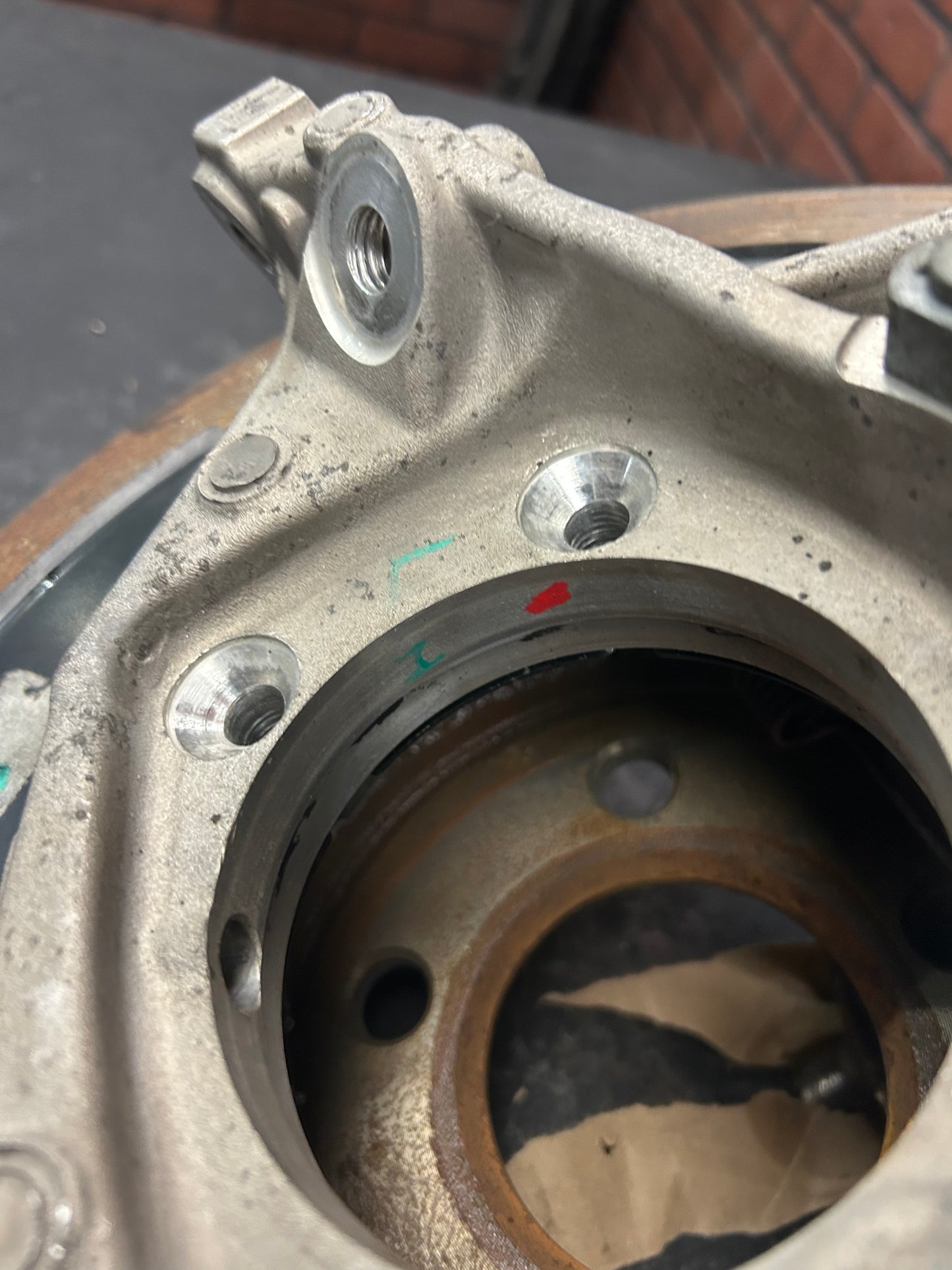 15-23 Dodge Charger Challenger Scat Pack Left Rear Spindle Knuckle Rotor Brake