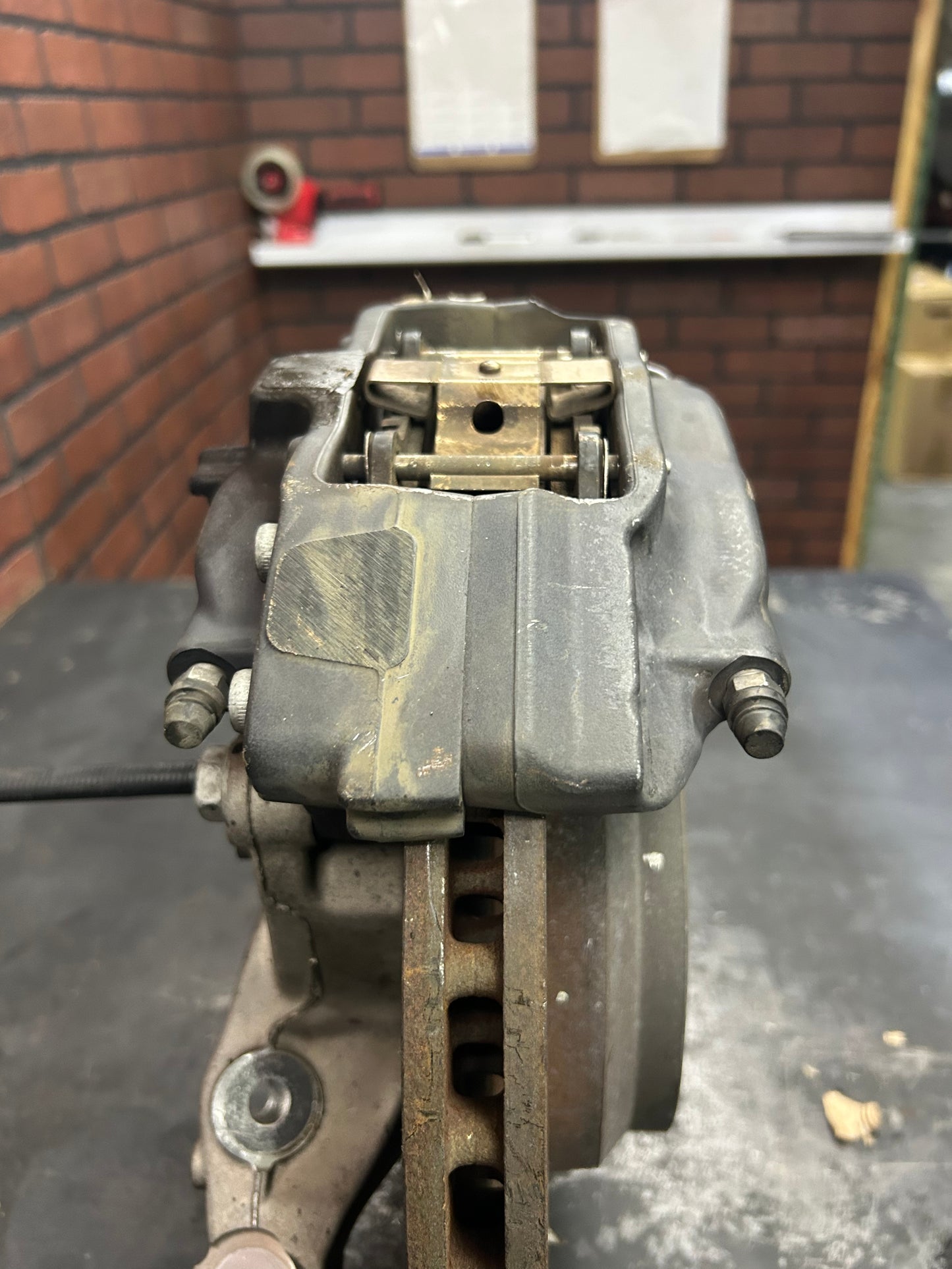 15-23 Dodge Charger Challenger Scat Pack Right Rear Spindle Knuckle Rotor Brake