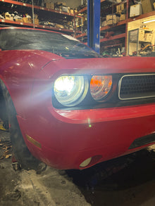 2008-2014 Dodge Challenger SRT8 Passenger RH Side HID Headlight Assembly OEM