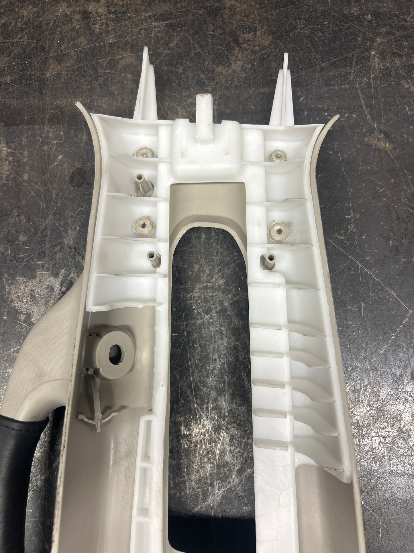 2011-2018 Dodge Ram 1500 2500 3500 Right Upper B Pillar Trim Bezel OEM 61868w