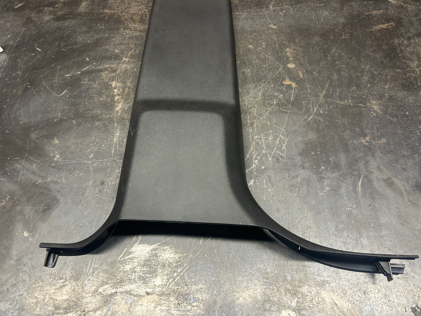 2013-2018 DODGE RAM 1500 QUAD CAB LEFT DRIVER SIDE LOWER B PILLAR TRIM COVER OEM