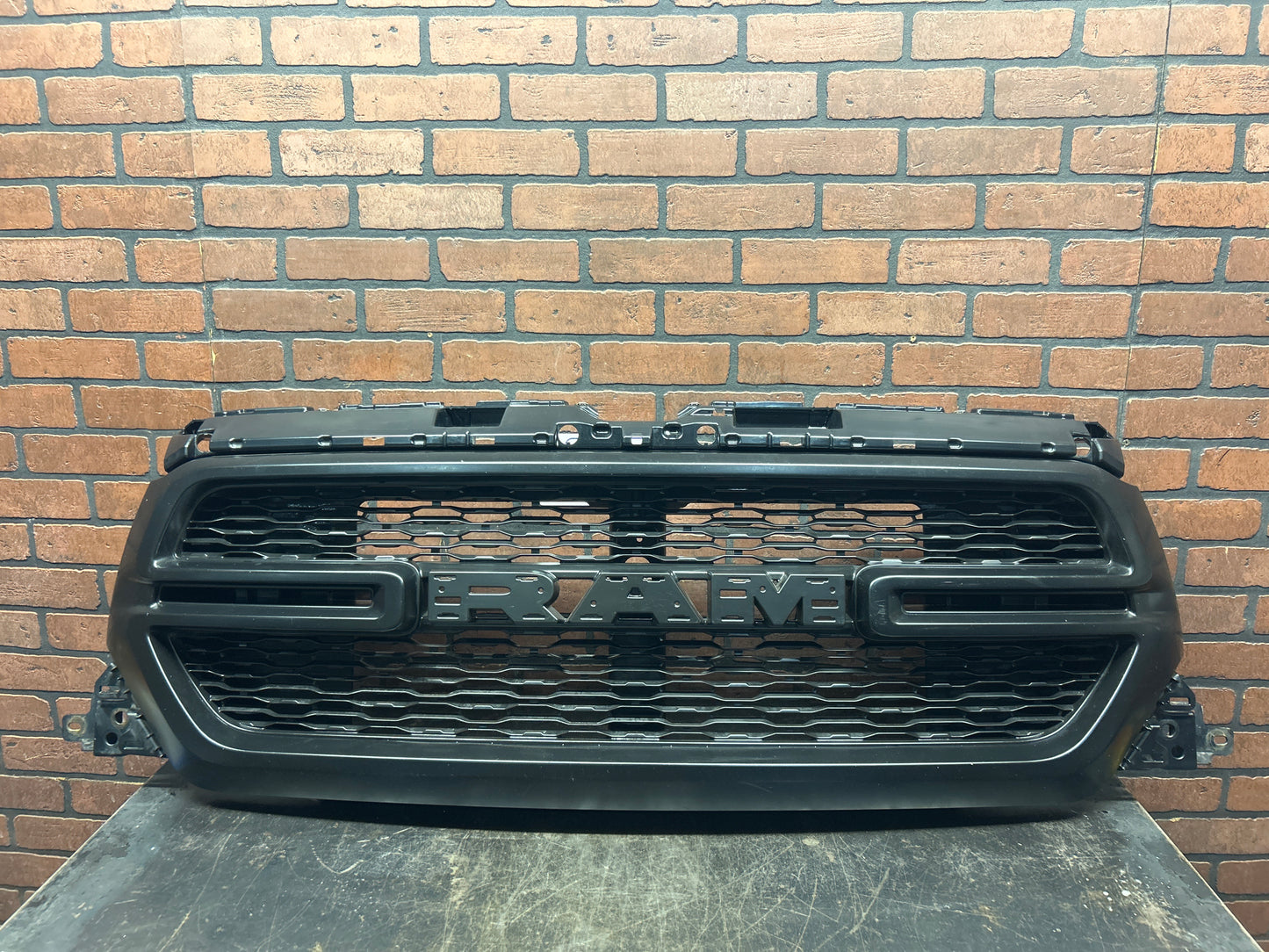 2019-2023 DODGE RAM 1500 FRONT BLACK GRILLE OEM 68366528AH
