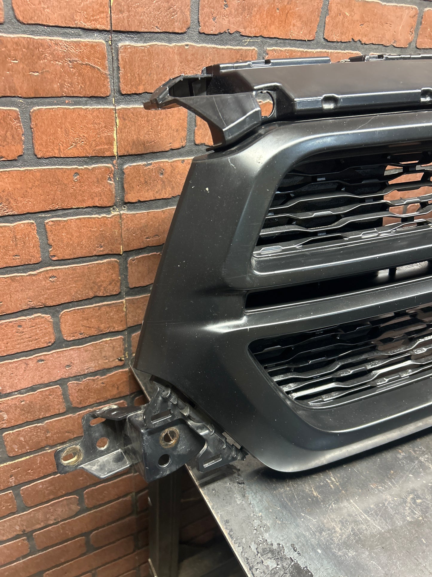 2019-2023 DODGE RAM 1500 FRONT BLACK GRILLE OEM 68366528AH