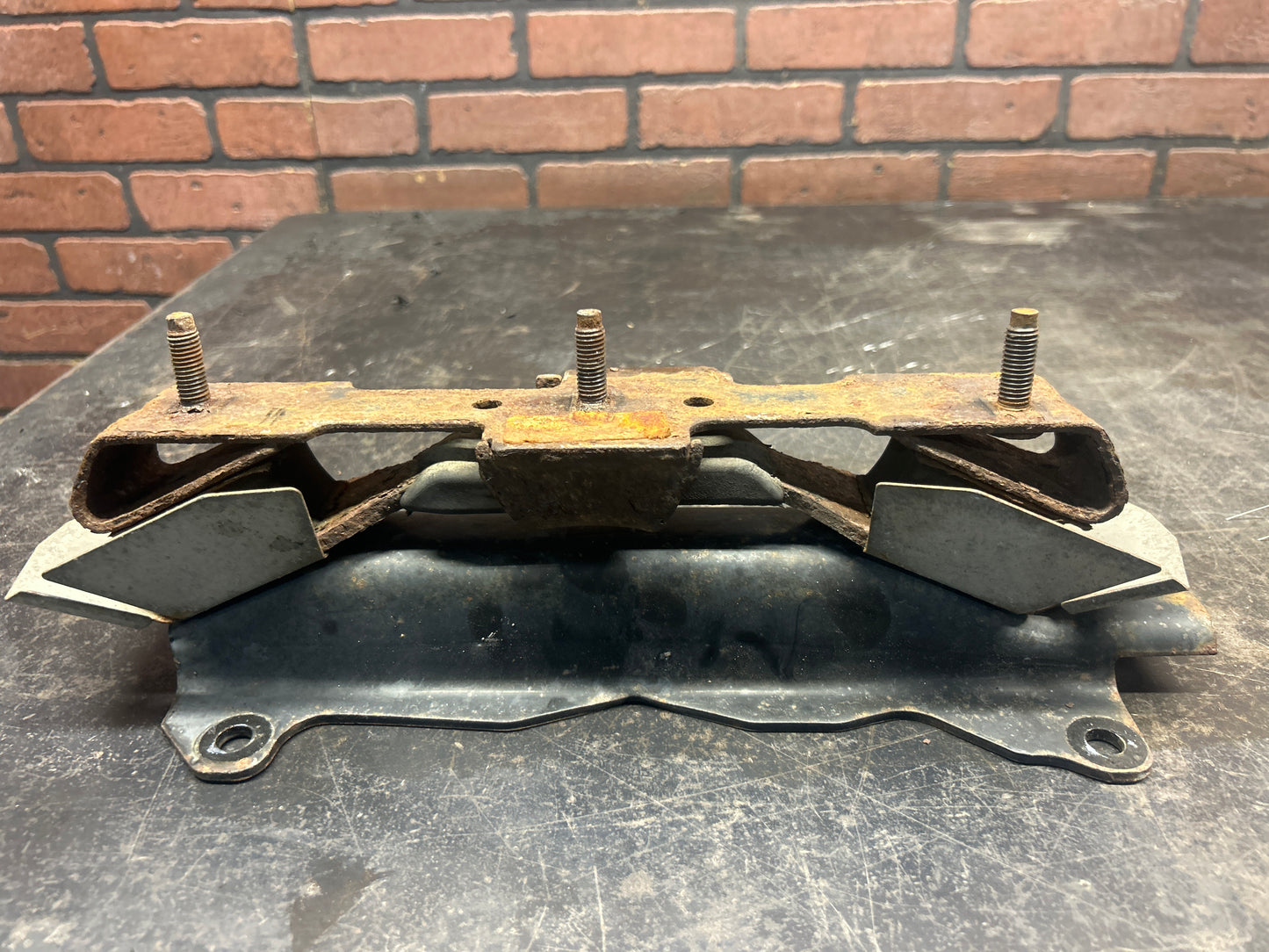 2014-2018 DODGE RAM 1500 3.0L 4WD A/T TRANSMISSION SUPPORT MOUNT BRACKET OEM