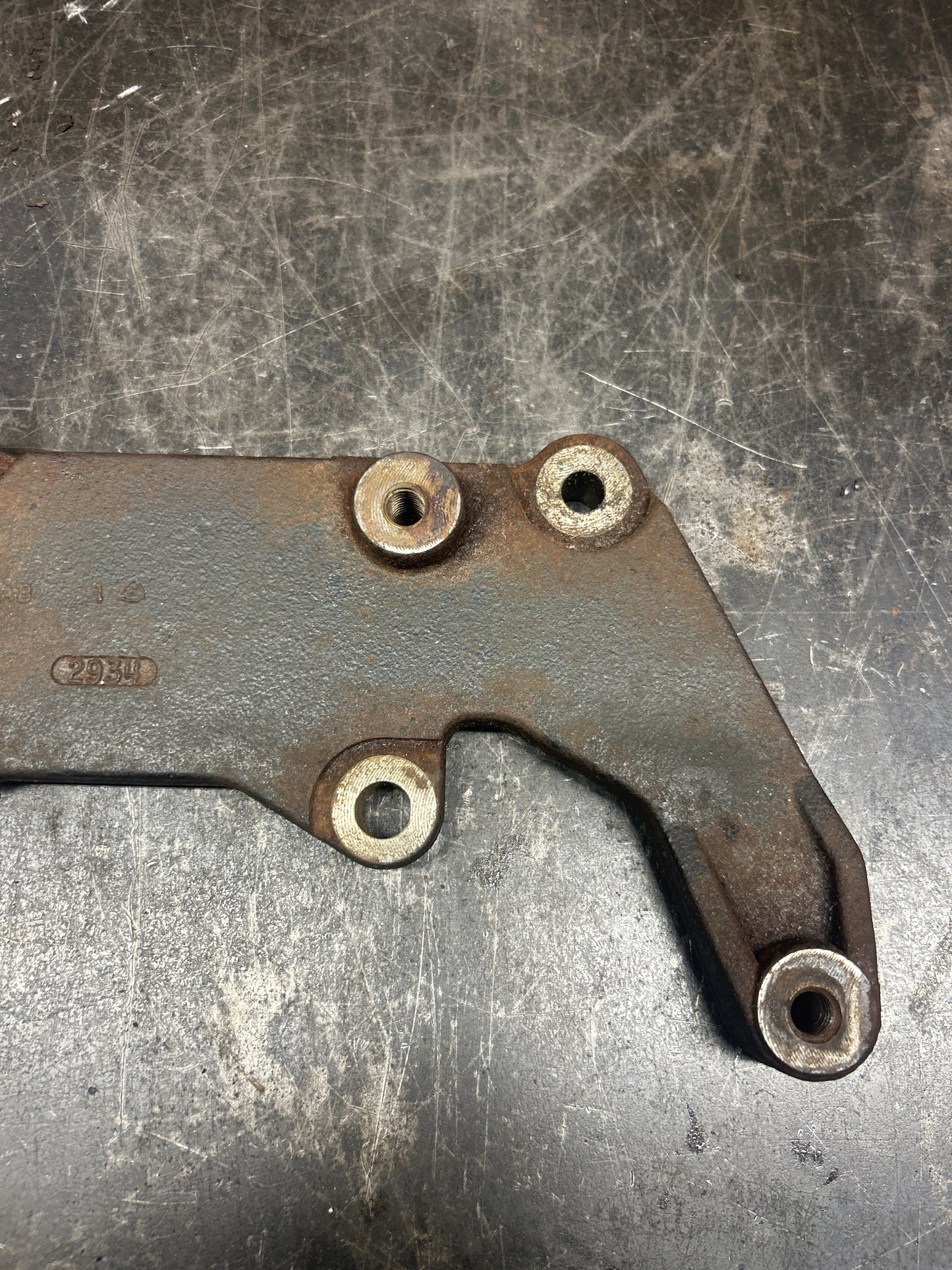 2014-19 Ram 1500 Eco Diesel A/T Automatic Transmission Mount Bracket 68160949AB