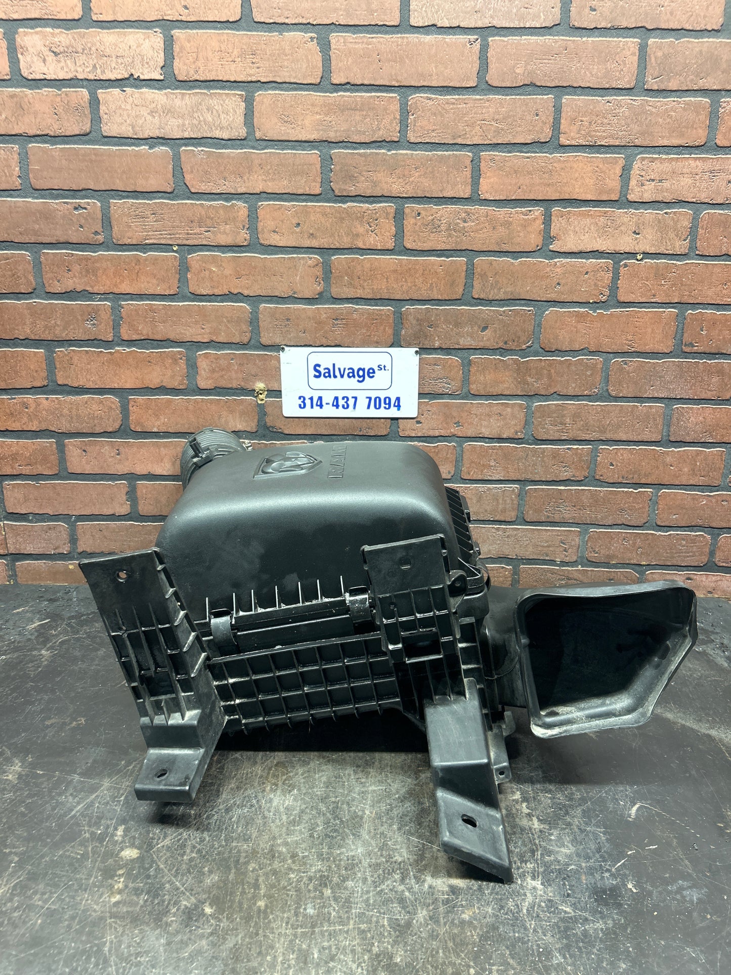 2014-2018 Dodge Ram Eco Diesel 1500 Air Intake Box Filter Cleaner Box OEM 3.0L