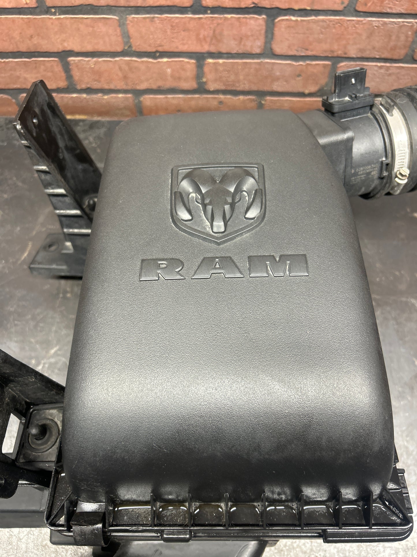 2014-2018 Dodge Ram Eco Diesel 1500 Air Intake Box Filter Cleaner Box OEM 3.0L