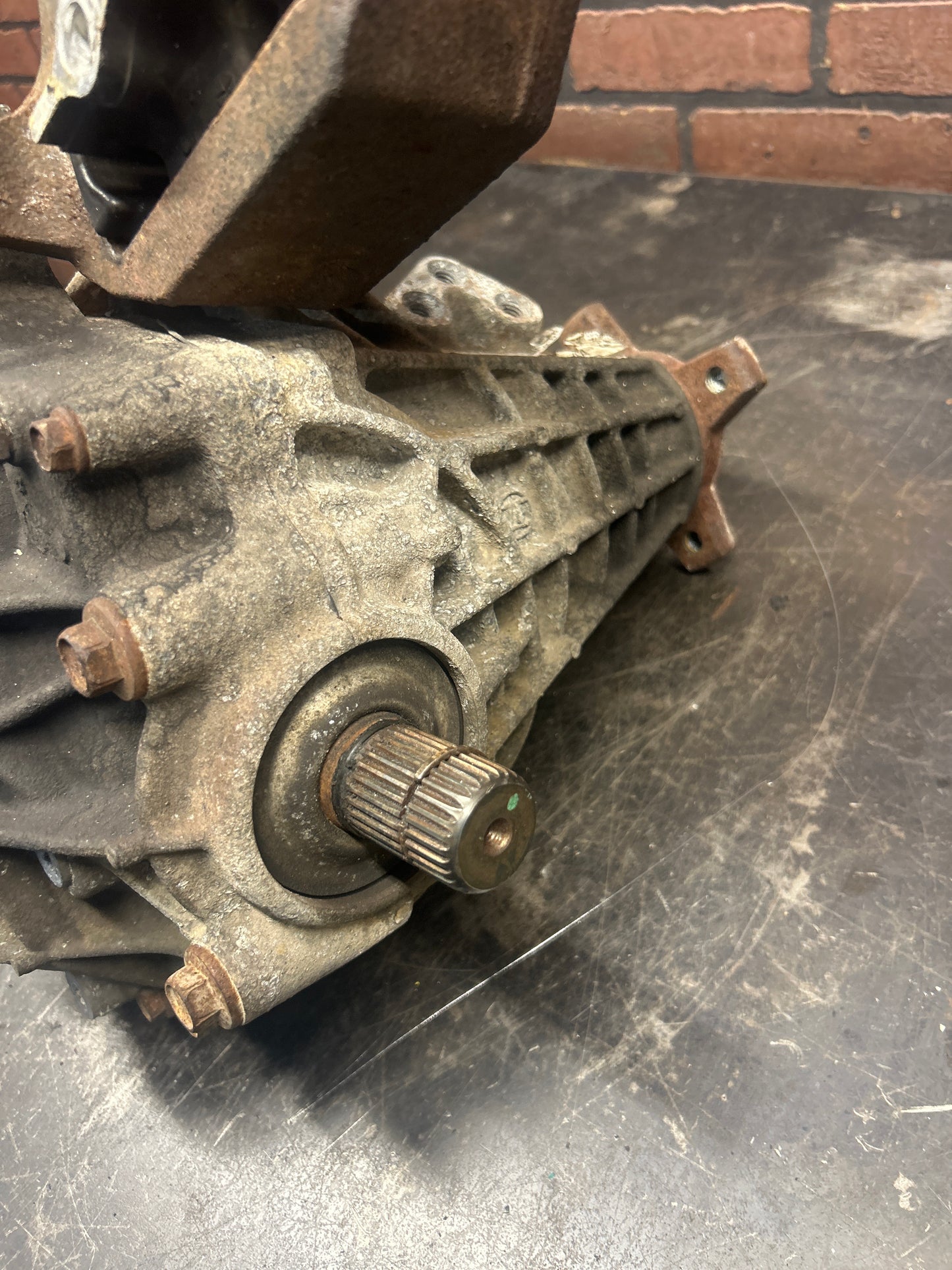 2013-2020 Ram 1500 Pickup Front Axle Differential Carrier 3.55 Ratio 68192707AA
