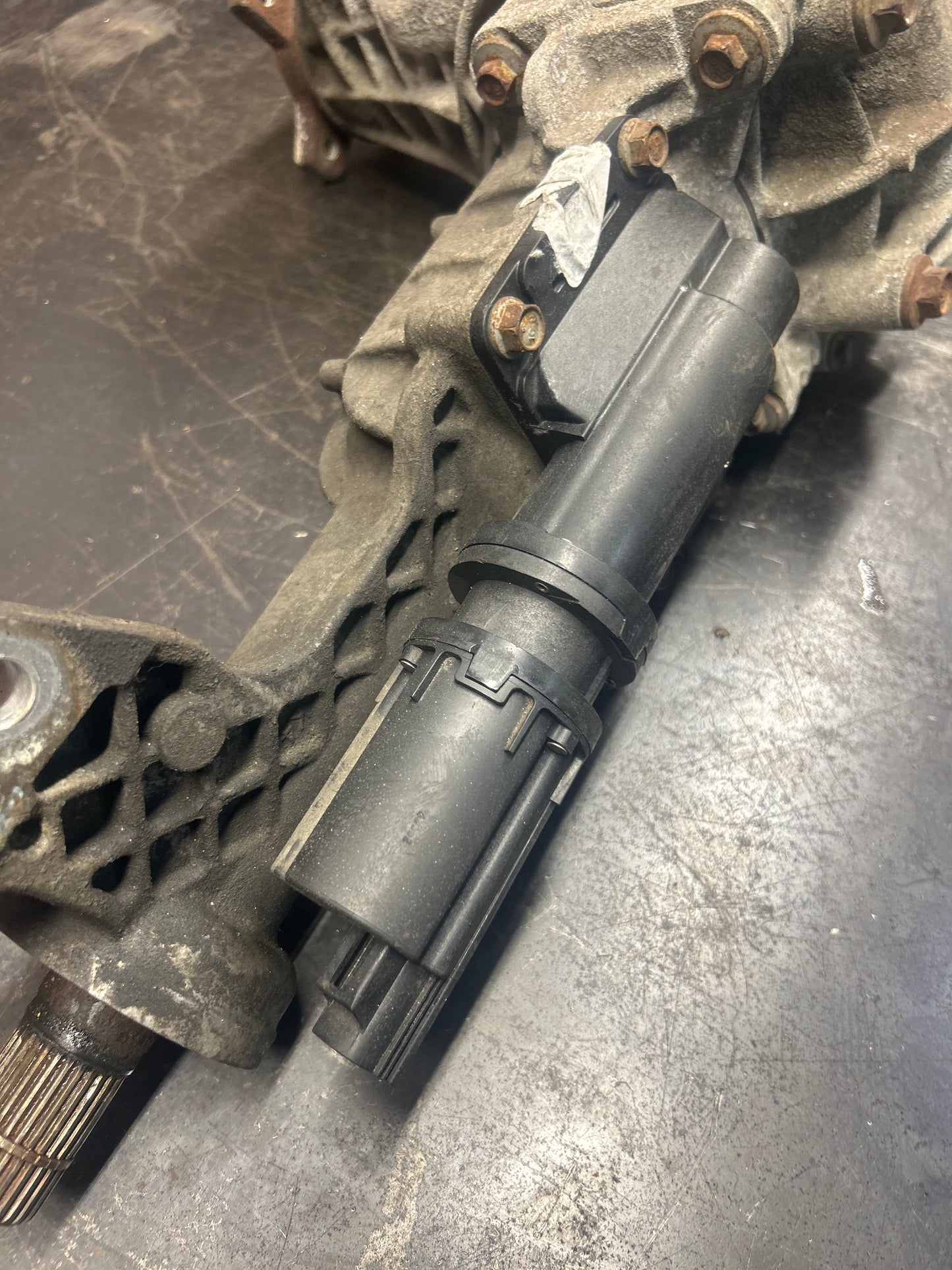 2013-2020 Ram 1500 Pickup Front Axle Differential Carrier 3.55 Ratio 68192707AA